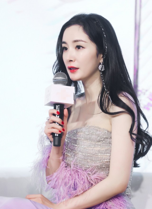 After Yang Mi changes modelling division head beautiful temperament is pulled full, the spot and humour of vermicelli made from bean starch are interactive: 