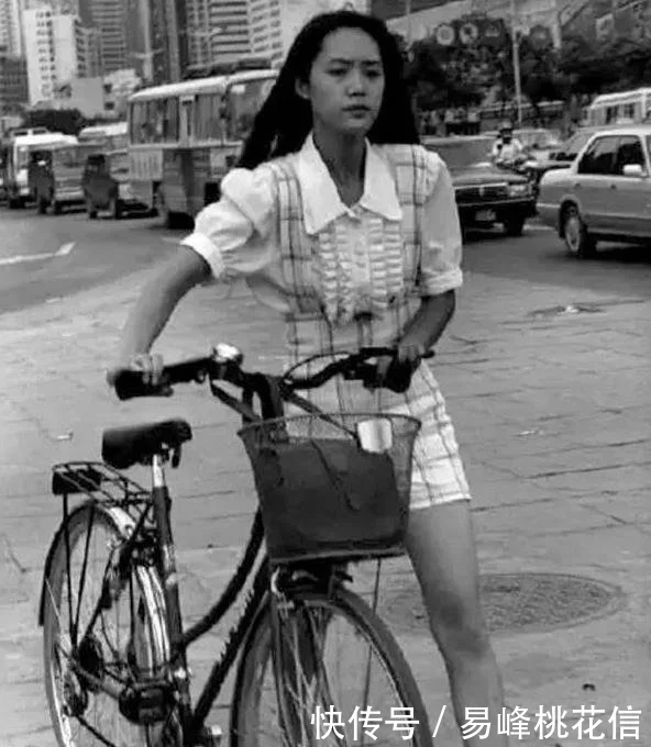 1992年中国老照片 图2大部分人没有、图4有钱人才