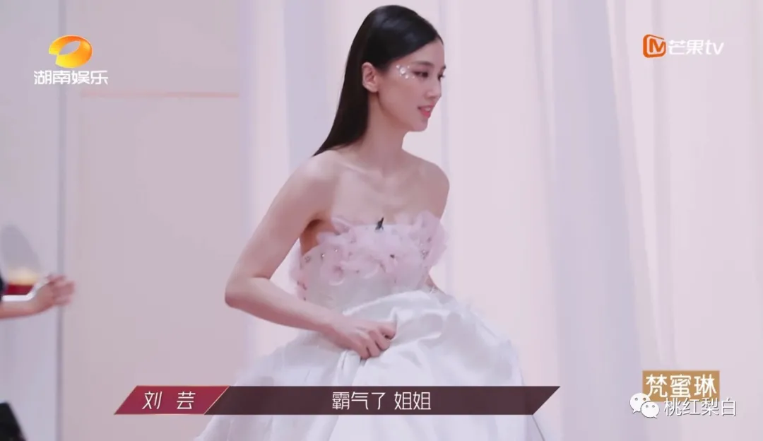 喝水都要人伺候的豪门阔太黄圣依，却在婆婆面前卑躬屈膝？