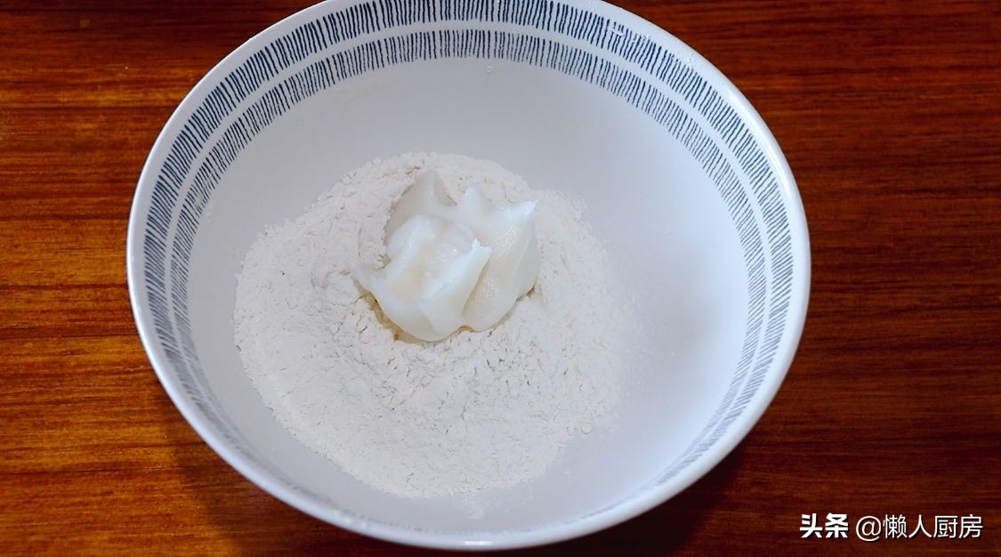 過年做這道小吃，包滿花生餡，寓意錢包滿，是招待客人必備的食品