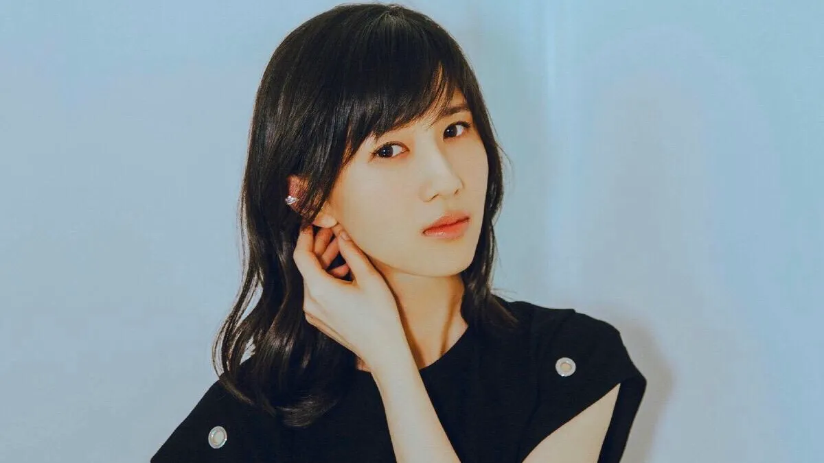 李佳琦逛街偶遇许光汉，两人合影穿着正式，不知道该羡慕谁？