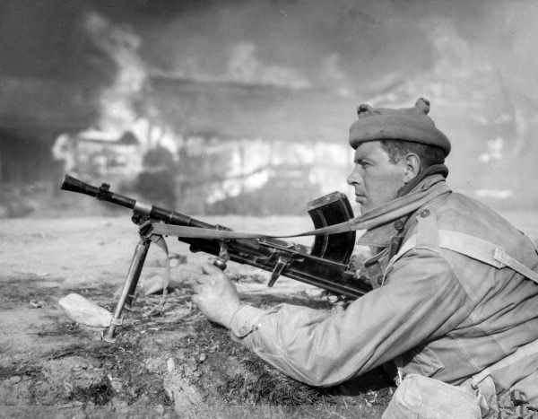 英国上将霍利曾被志愿军俘虏感叹中国步兵比德美苏更强