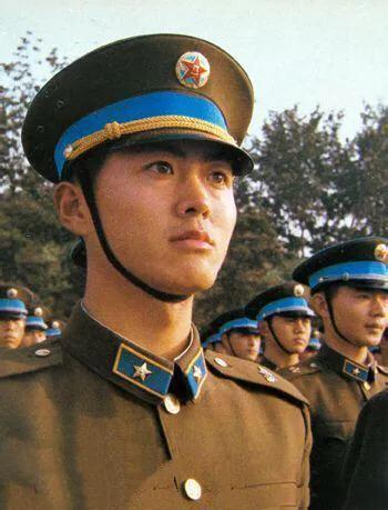 图片详解：建国以来，人民解放军经历的15次军服变迁发展历程