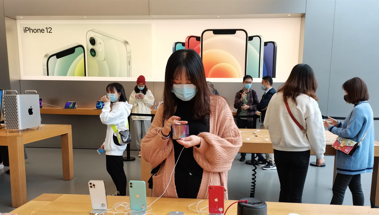 苹果取消充电器的背后，不只是为了增加额外收入那么简单