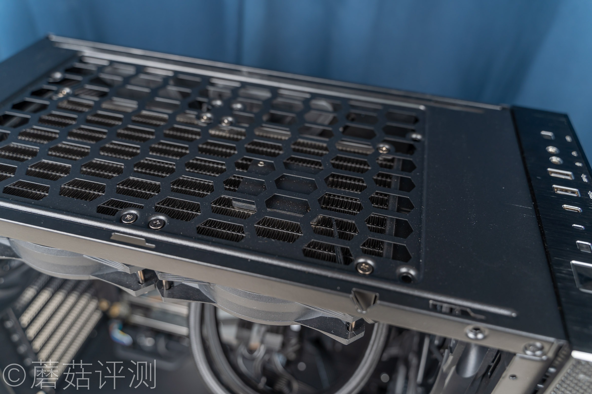 原来整机还可以这样装！微星MAG幻彩佩龙斧I9 10900K主机 拆解评测