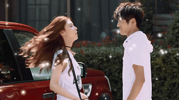 张含韵恋情曝光，在娱乐圈摸爬滚打17年的她，或许远比别人理智