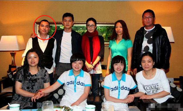 负债四千万又如何？李亚鹏的豪华人脉圈，连杨