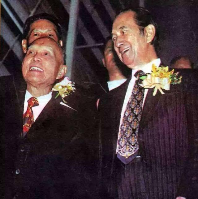 赌王去世霍家全体送别，霍老太太去世何家无人