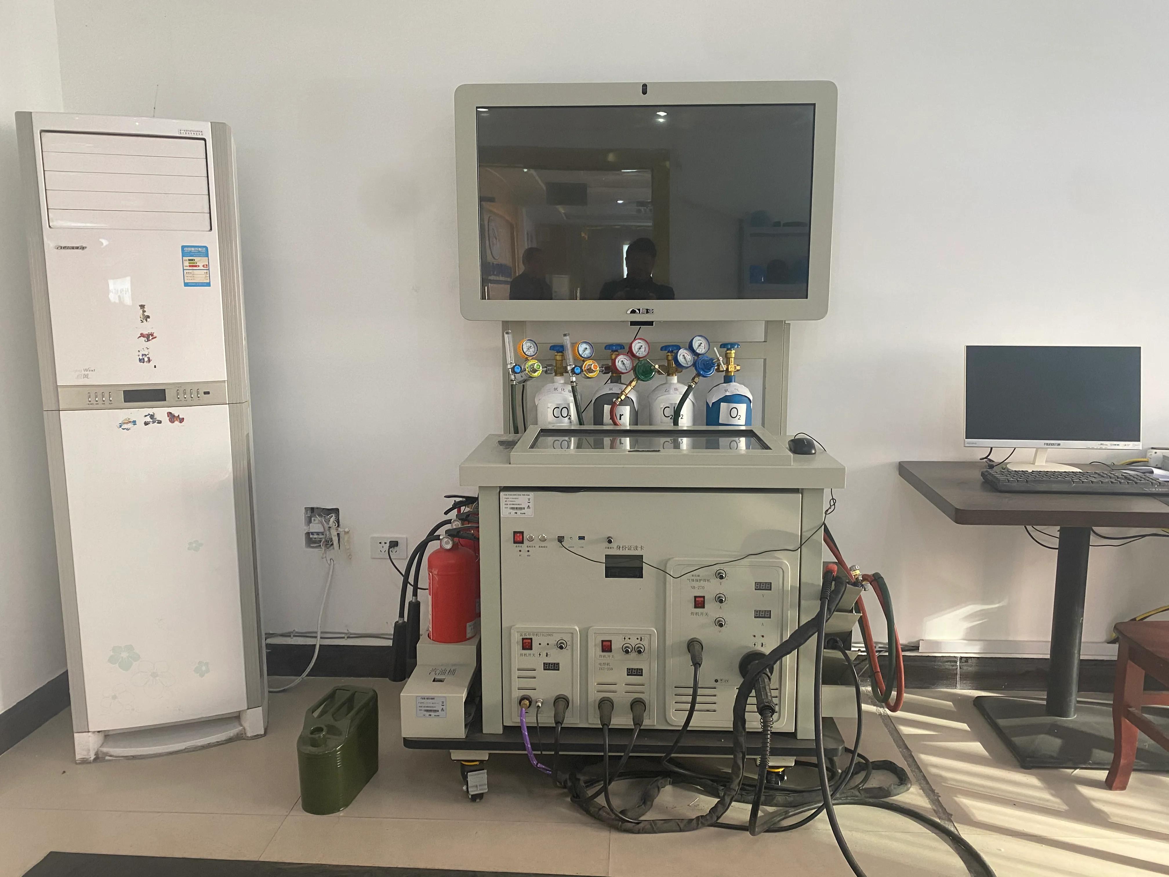 ÷�����Կຮ�� һ��������������ְҵ������ѵѧУ��չ��ʵ