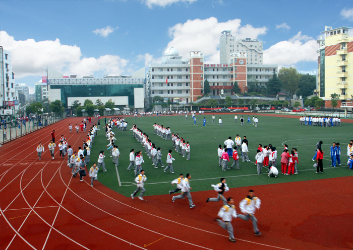 九江市三中同文中学素来以校风淳朴,治学严谨而著称