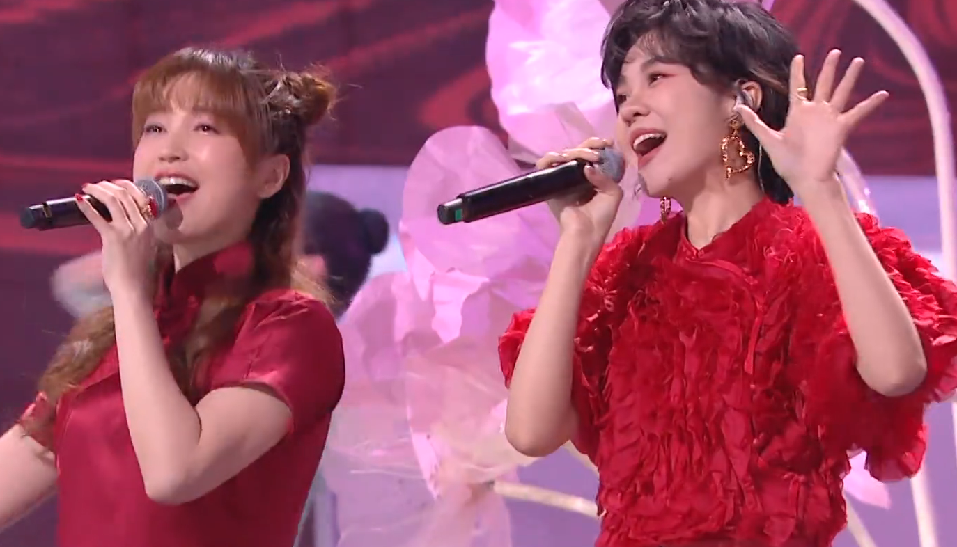 湖南春晚主持百态：吴昕浮夸，沈梦辰造型抢镜