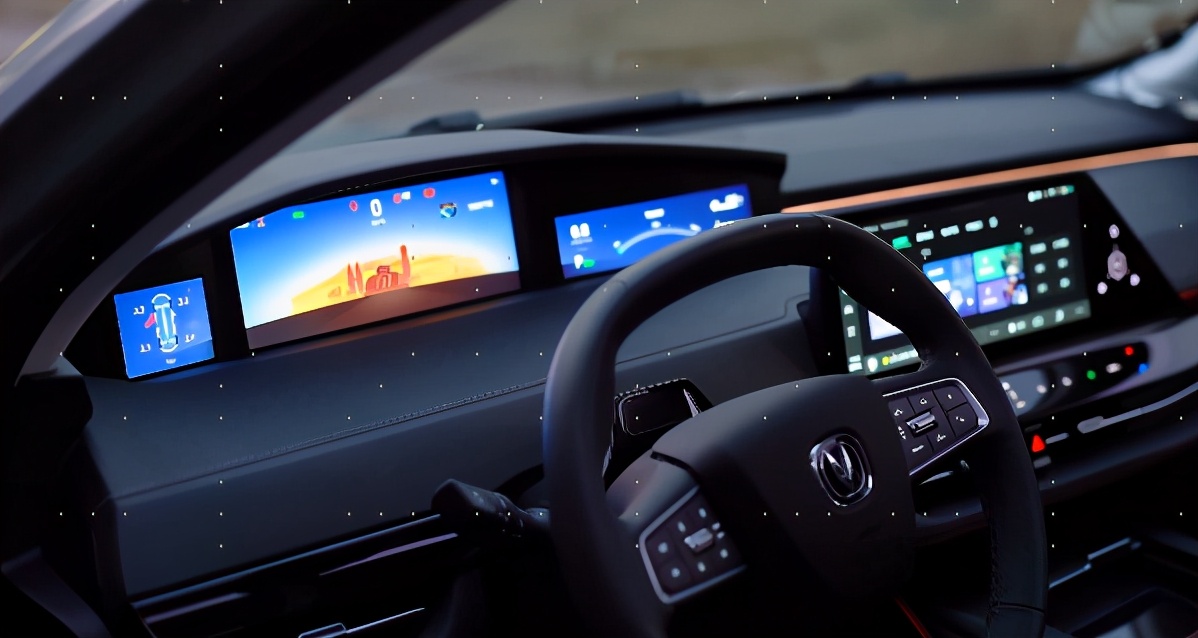 汽车仪表盘需要三个显示屏？是追求个性还是另有深意？