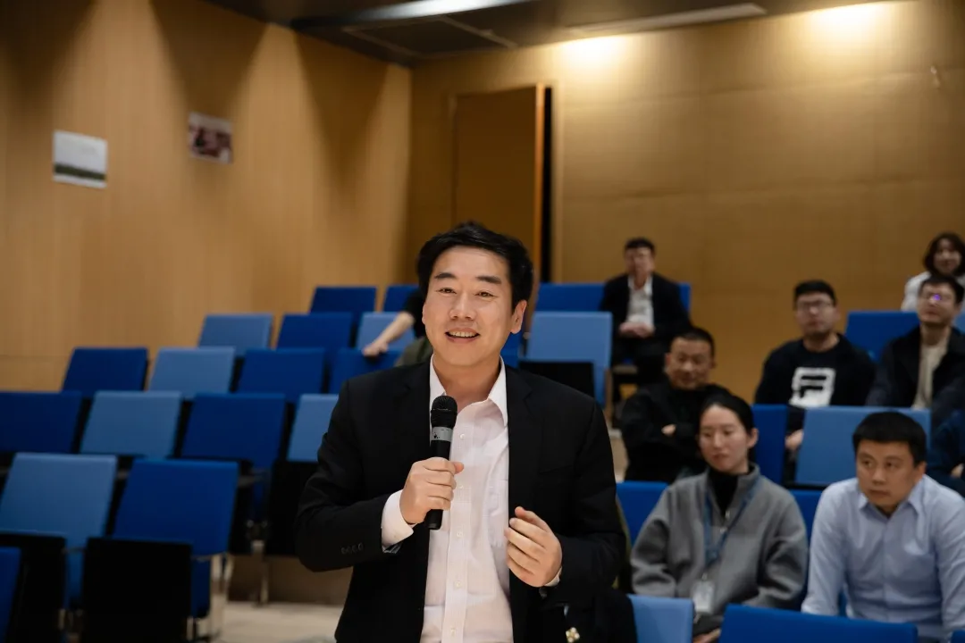 中科院院士颜德岳做客温肯 寄语学子用爱国情怀投身科研
