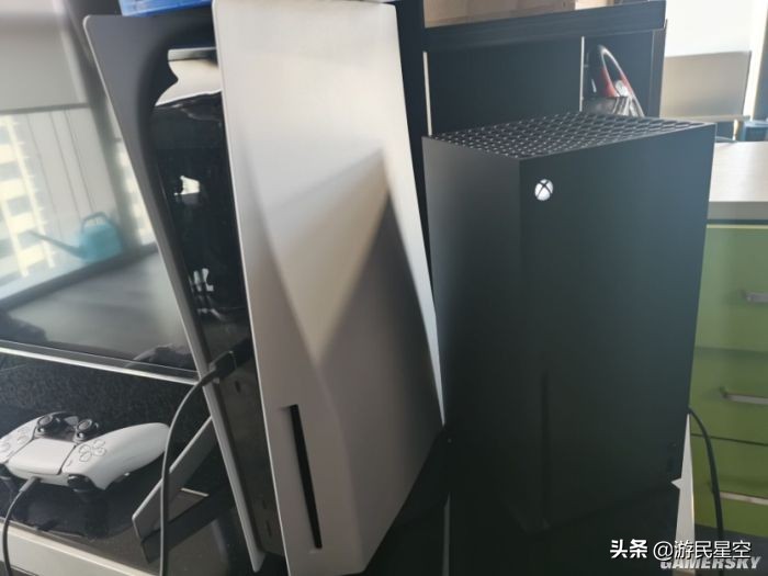 人类早期“购买”PS5的珍贵画面