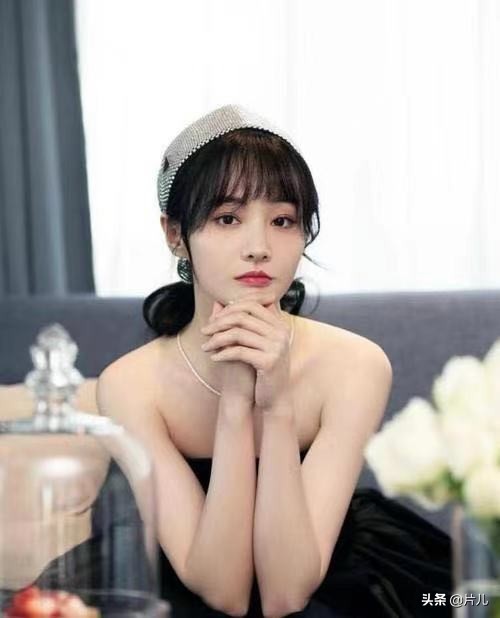 郑爽现状曝光，综艺节目镜头被删，已跟随父母