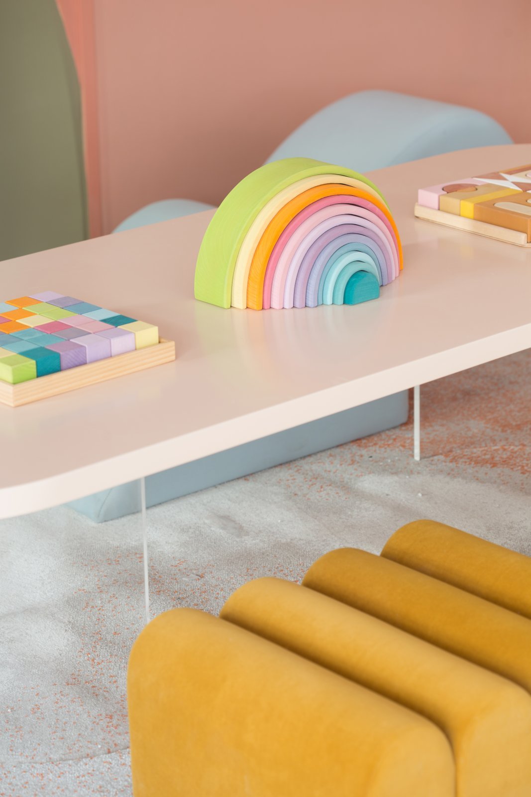 色彩斑斕的幼兒園，用設計打造一個神秘、夢幻的尋夢工廠