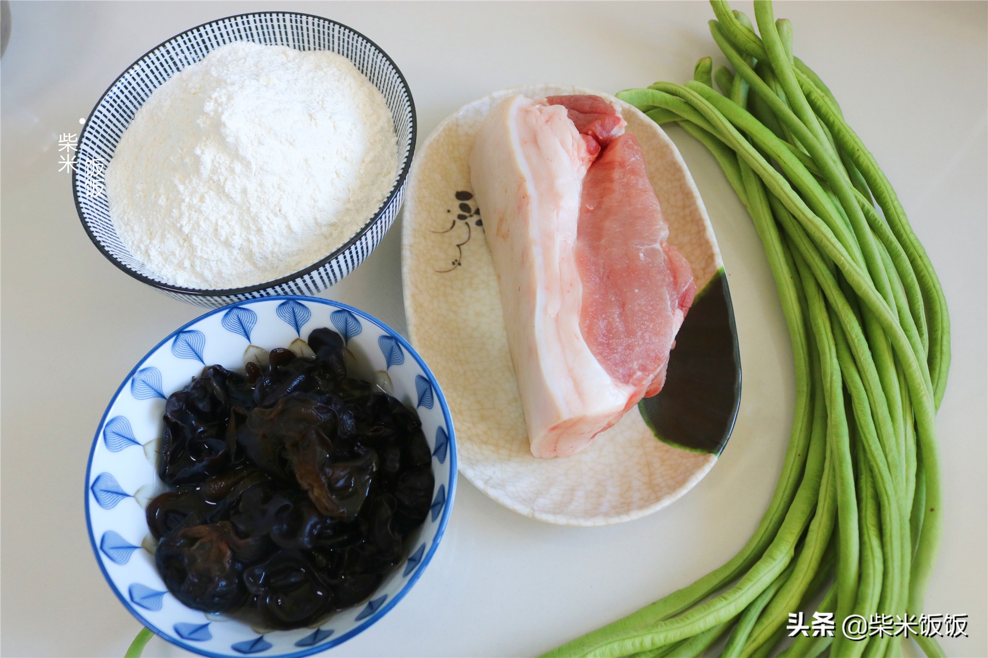 夏季蒸包子，這個餡的要試試，比韭菜更鮮美，個個飽滿不塌陷