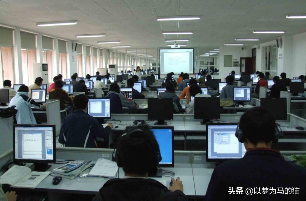 高考生：想拿高薪报考这8大专业，找工作靠谱，回报率很高