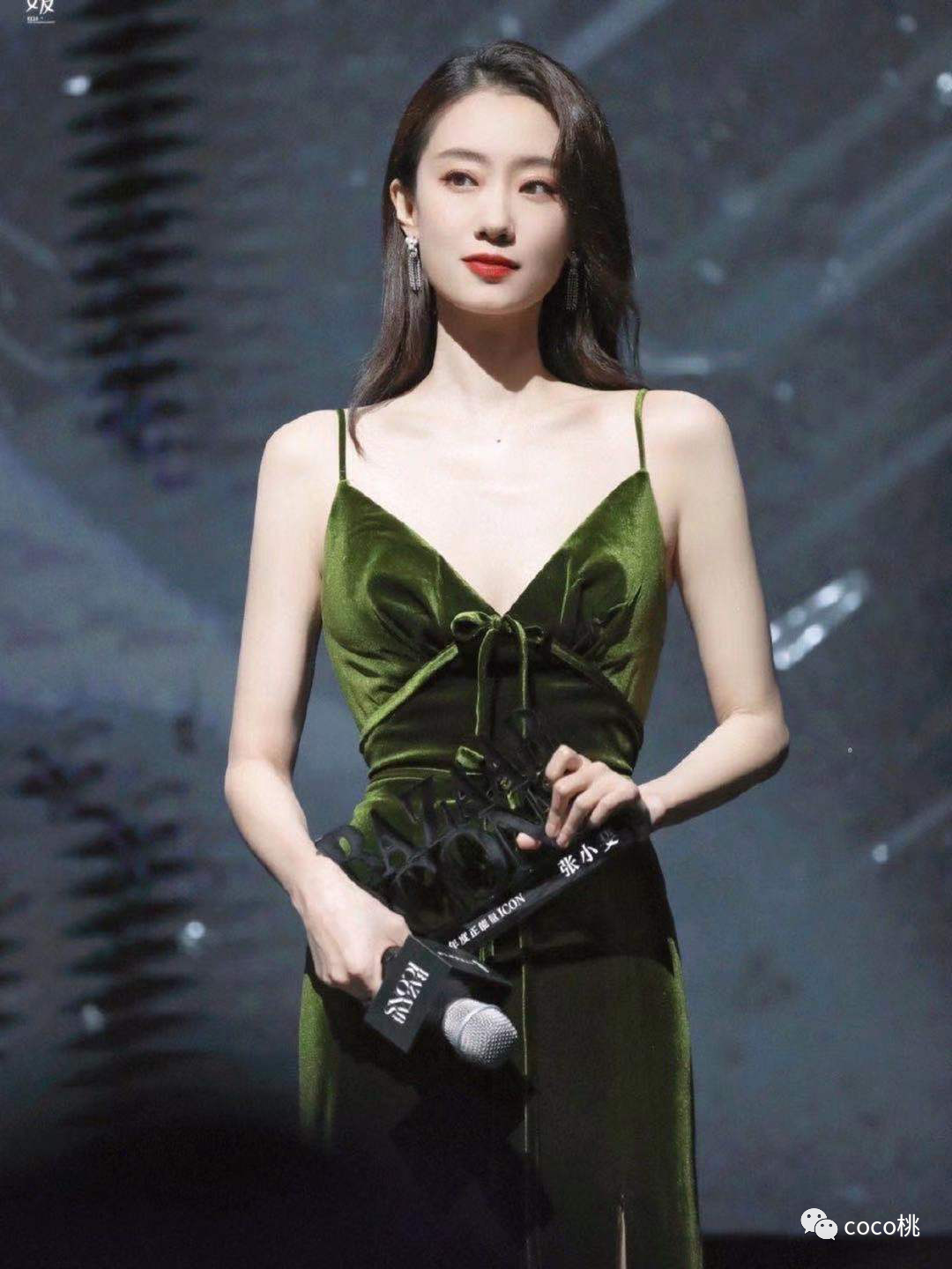 Female star of Ba Sha red carpet is contended for strange bottle colourful! 