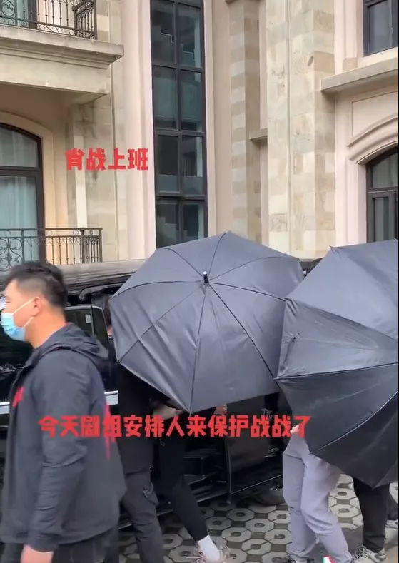 肖战发文斥私生!实际情况更恶劣:被围堵在房间门口,还被当面骂