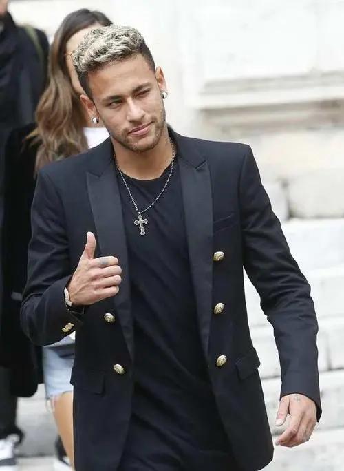 陌上人如玉，公子世無雙。 足壇十大帥哥，有你鍾愛的那一款嗎？