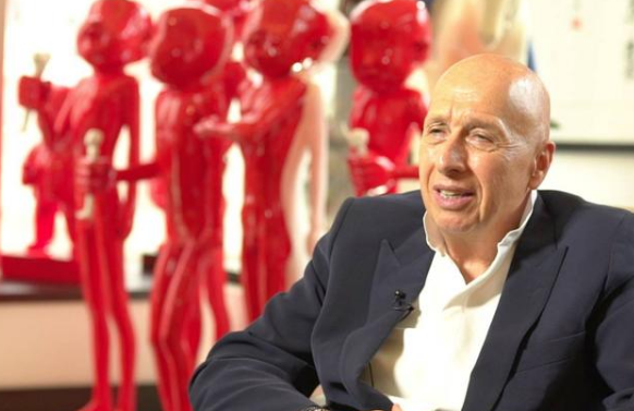 他放弃美国和加拿大国籍，富商带100亿家产，加