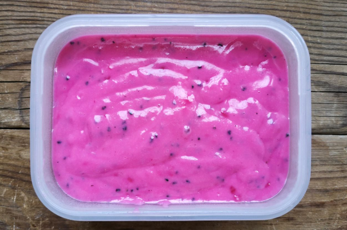 1個火龍果，1盒牛奶，教你做這個簡單的甜品，奶香濃郁入口即化