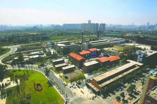 美食界扛把子都藏在成都三江鞋厂、东郊记忆等