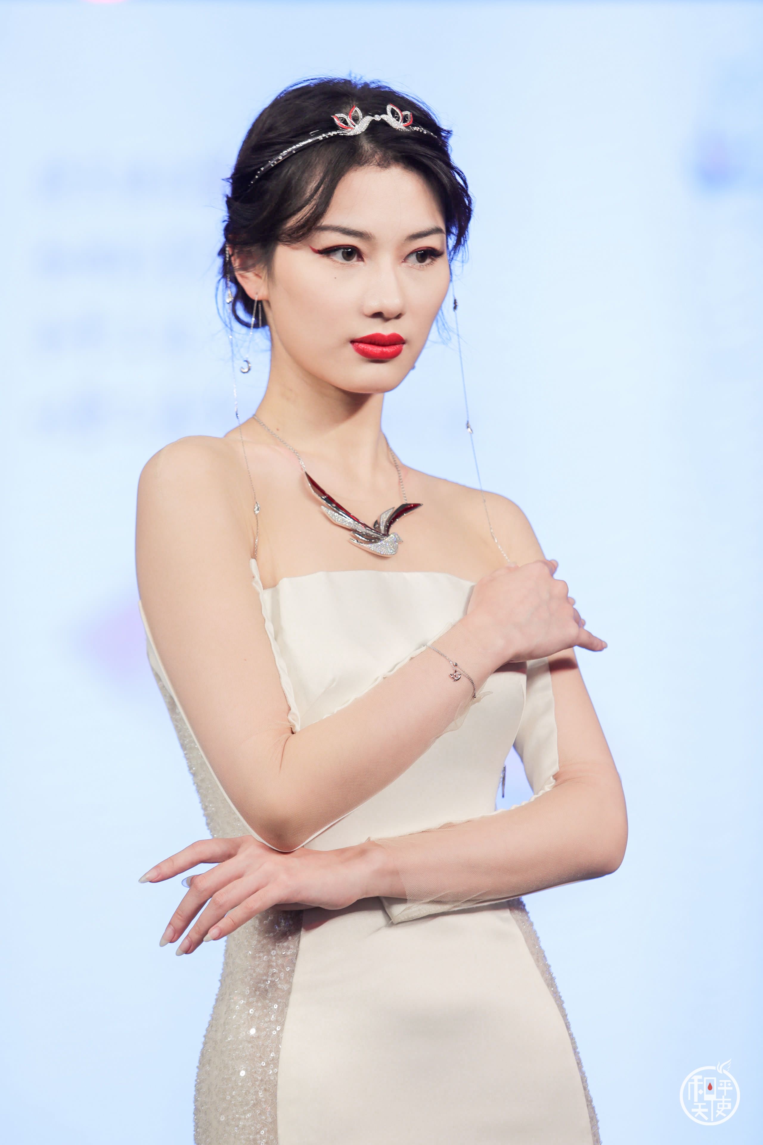 周大福和平天使新品大放异彩，王凯亲临概念艺术展助阵