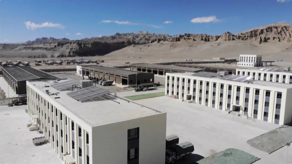 ӡ���߾�����Ӫ�ػ����ع⣬�������ž��ĶԱ����¡�