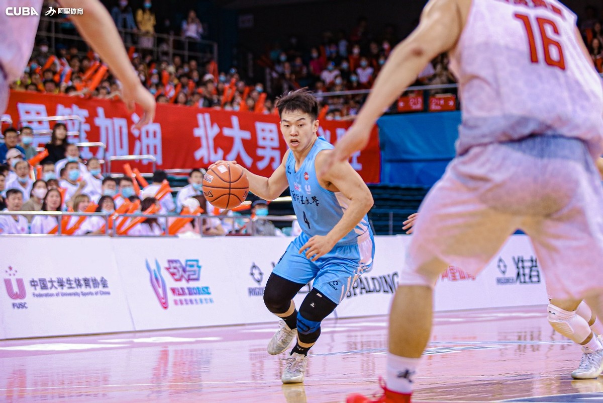 CUBA上熱搜，CBA球員王少傑主場為學弟加油打氣……</p><img dropzone=