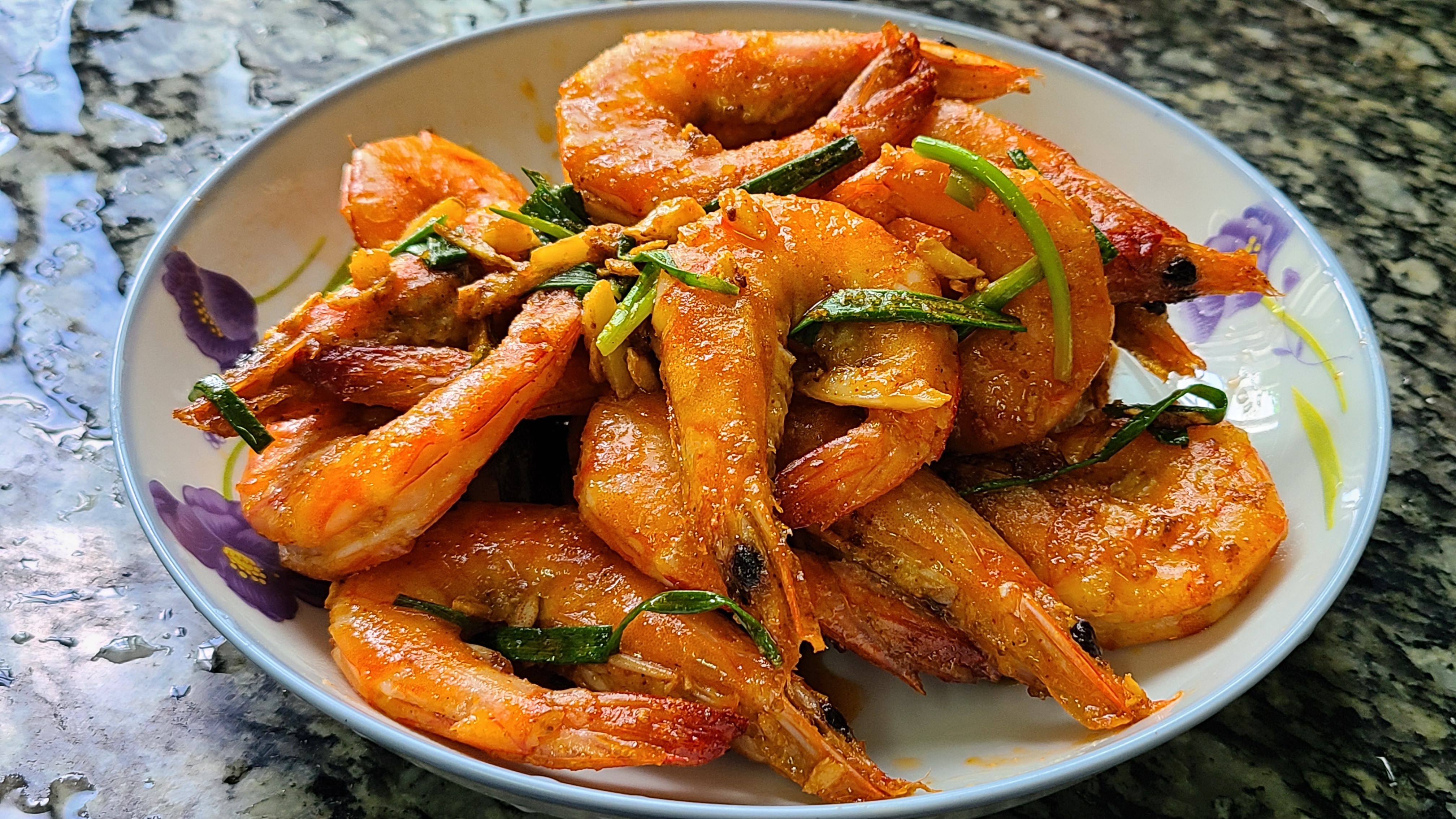 家常版椒盐大虾，又香又好吃，这一道家常菜，下饭下酒都受欢迎