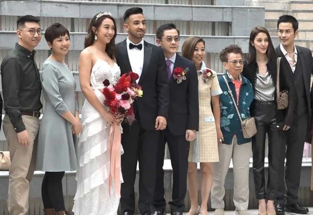 陳凱琳攜鄭嘉穎出席弟弟婚禮，姐弟長相引熱議，曾澄清家族無混血