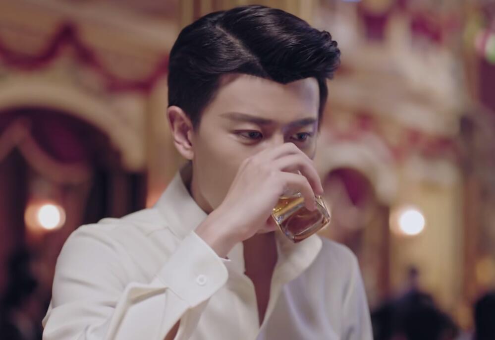 谍战剧《秋蝉》首播获赞，任嘉伦新造型帅呆，