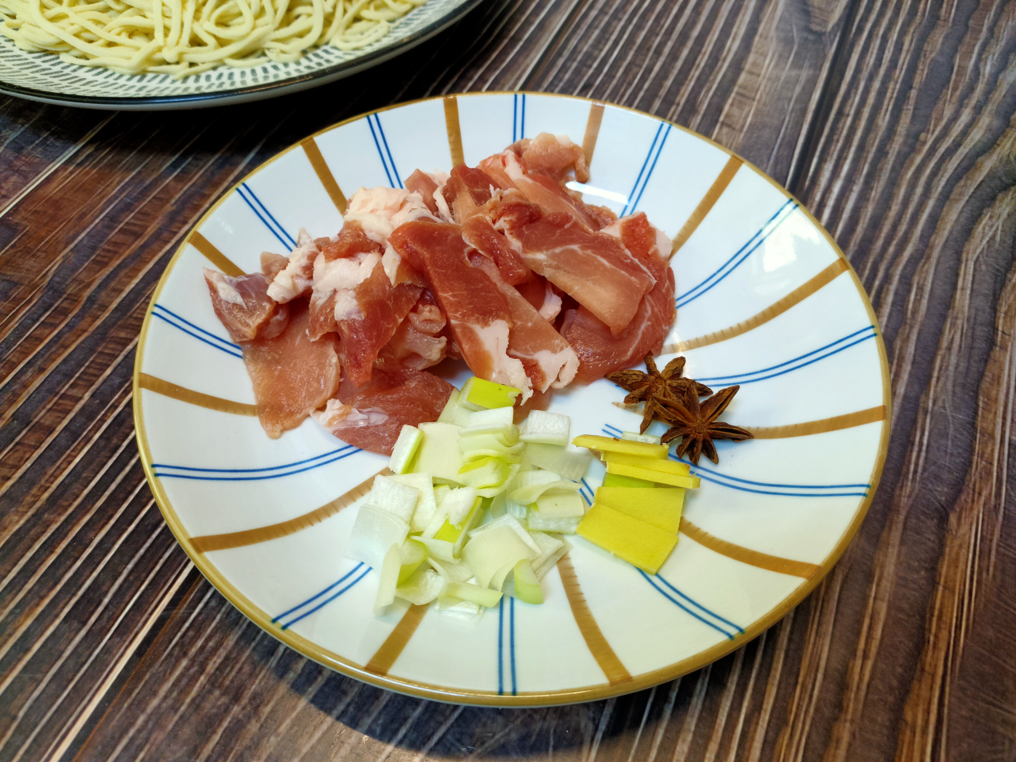 豆角焖面怎么做才好吃？掌握几个技巧，面条劲道不粘连、喷香入味