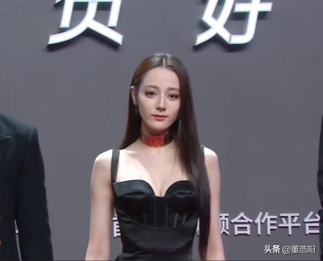 星光红毯众星造型：乔欣透视装抢镜，热巴大秀