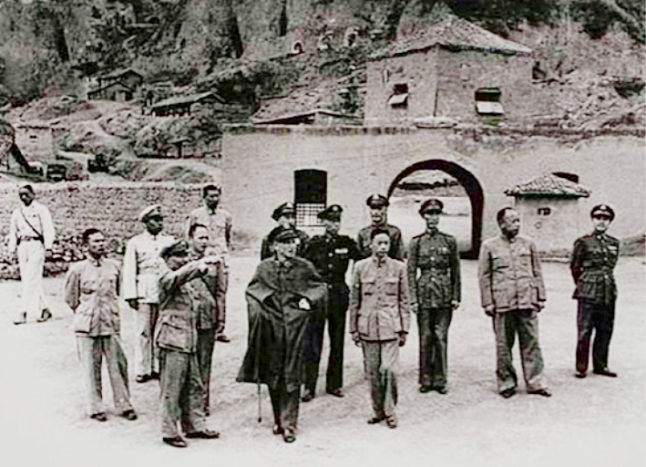 47年蒋介石来到延安毛主席窑洞，躺在炕上：今晚不走了，就住这里