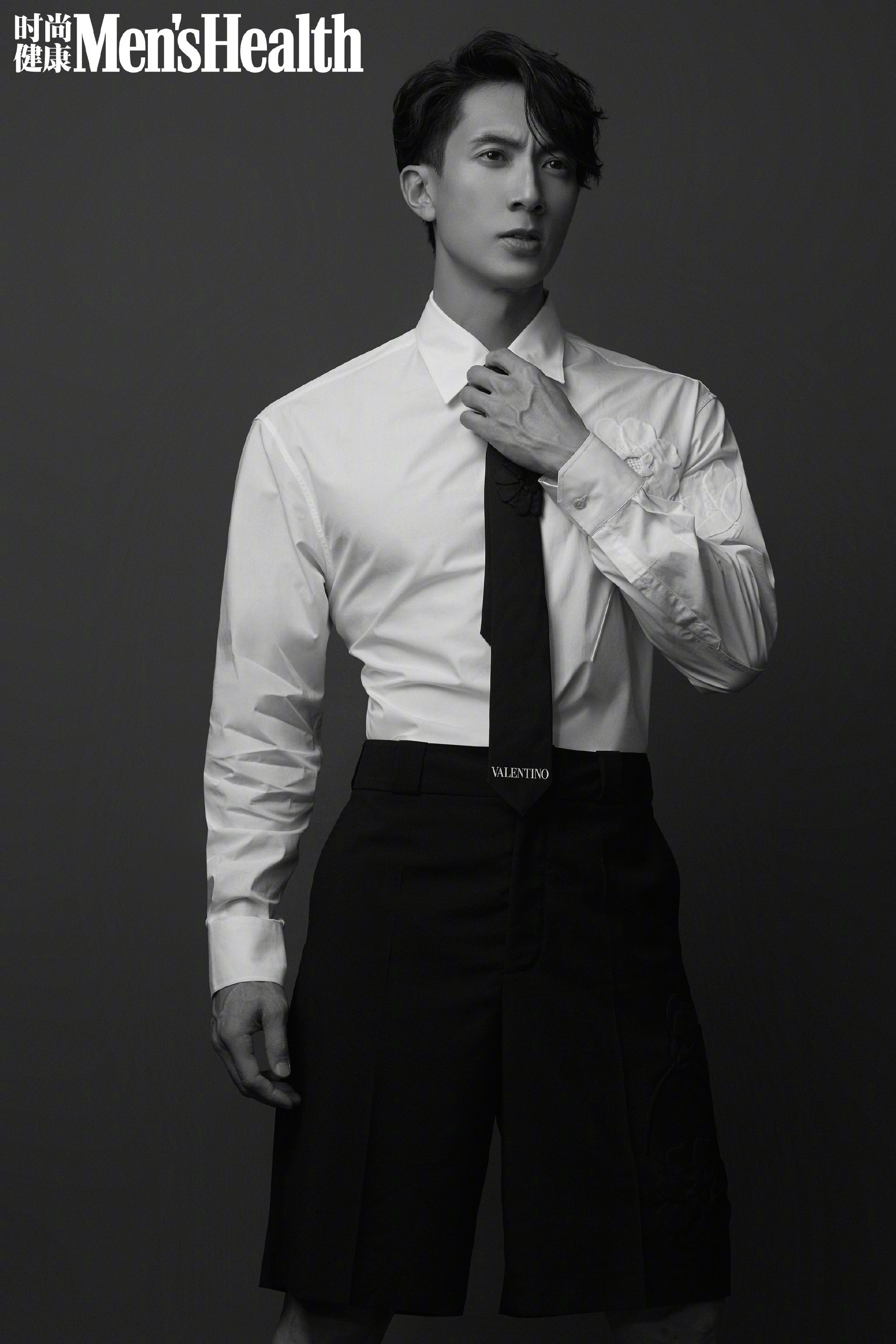 吴尊拥有腹肌25年，和妻子相爱了25年？建议男星按这个标准卷起来