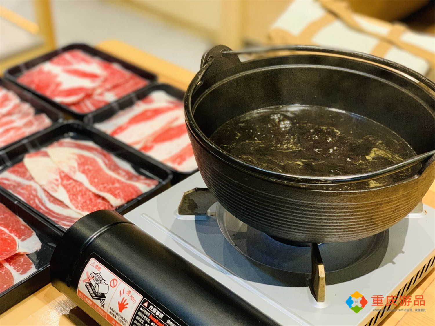 来自台湾的日本料理，拌着生鸡蛋吃的火锅，在重庆能吃得开吗？