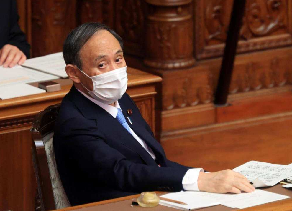 日本局勢徹底亂套？ 民眾在首相家門口抗議，菅義偉或面臨巨大難題