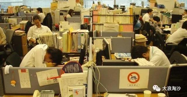 历史的代价：富士康跳楼的流水线工人与996猝死的拼多多员工