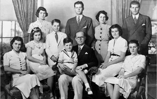 74年前小洛克菲勒花870万买地赠给联合国，小洛克