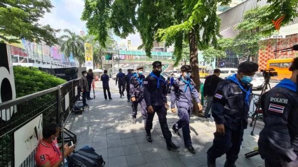 曼谷进入紧急状态，示威者无视禁令集会再升级！警方下最后通牒