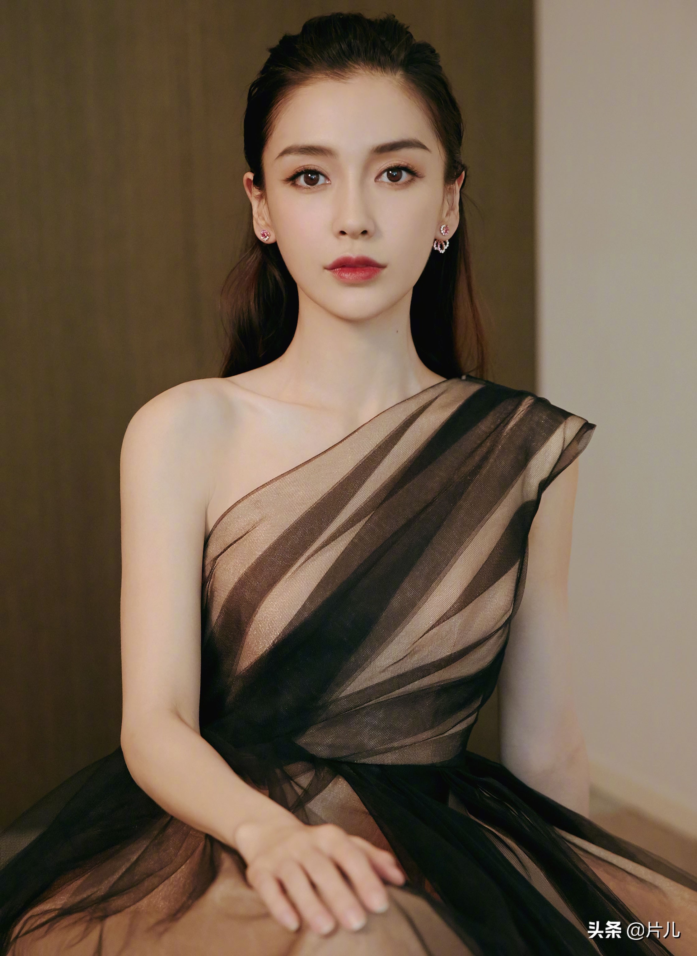 黄晓明为杨颖庆生，四个字尽显落寞，网友质疑连称呼都没了？