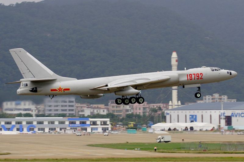 胖妞变身“胖奶牛”，现神秘装置，中国空军收获全新空中加油力量