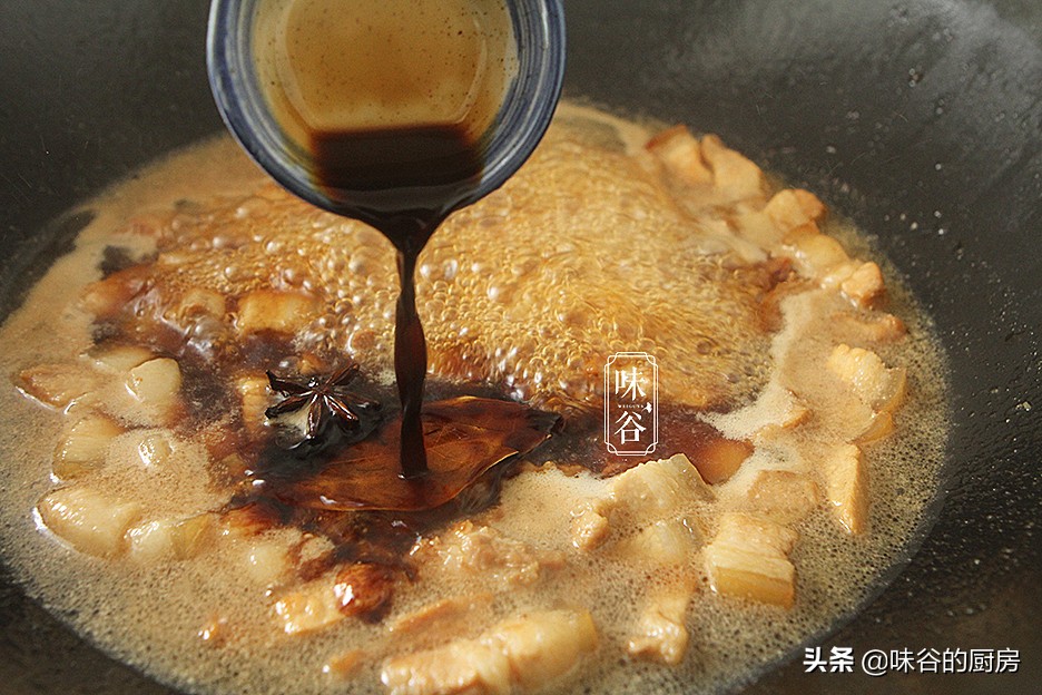 想吃卤肉饭在家就能做，肥而不腻，汤汁拌饭都能吃三碗，太香了