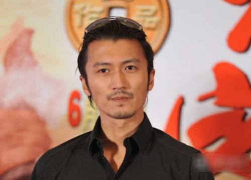 王菲和绯闻小鲜肉亲密合照流出，谢霆锋发图疑回应两人感情状况