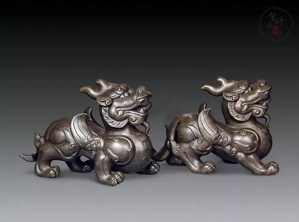 而老百姓呢,却因为貔貅的这个特点,反而把它供奉为招财的神兽.