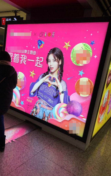 从餐厅服务员到顶流女明星，杨超越是如何一路