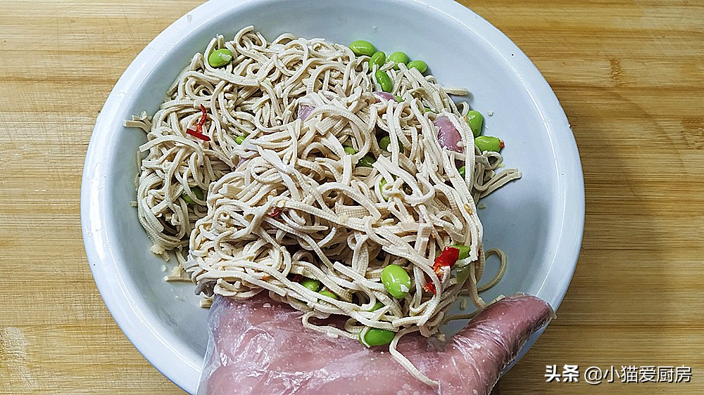 图片[12]-这道用青豆和豆皮做的凉拌菜 制作简单 营养开胃 适合夏天吃-起舞食谱网